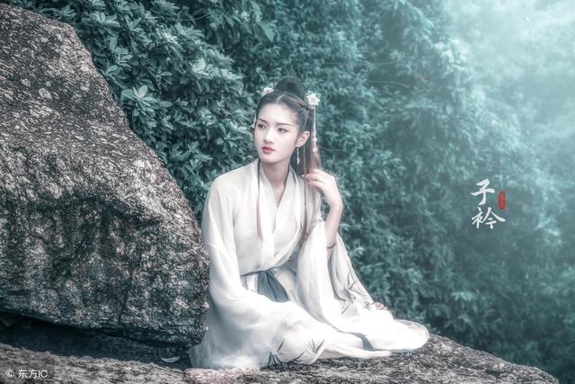 小说：她穿成乡村野妇，傻子相公主动给她暖炕，她想抵抗却被抱紧