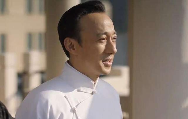 人前老戏骨,人后颠倒黑白,深扒赵立新的荒唐史,比你想得更复杂