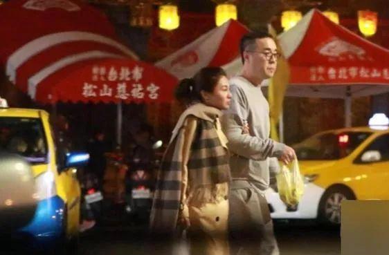 梁静茹前夫新女友被扒,曾出轨富商骚扰原配,还逼男方下跪认错