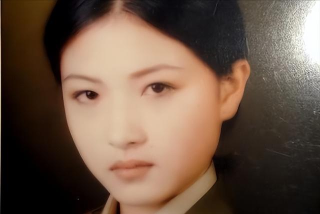 不婚主义万茜终沦陷,为爱冒险产子,神秘摄影师老公成最大依靠