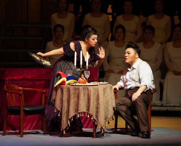 一个晚上心碎两次,女高音和慧连演两个爱情悲剧,演出服竟是她自己设计的