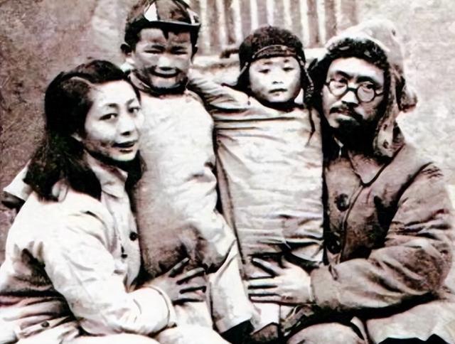 1949年,罗荣桓接前妻之女进京生活,林月琴大方送新皮袄给颜月娥
