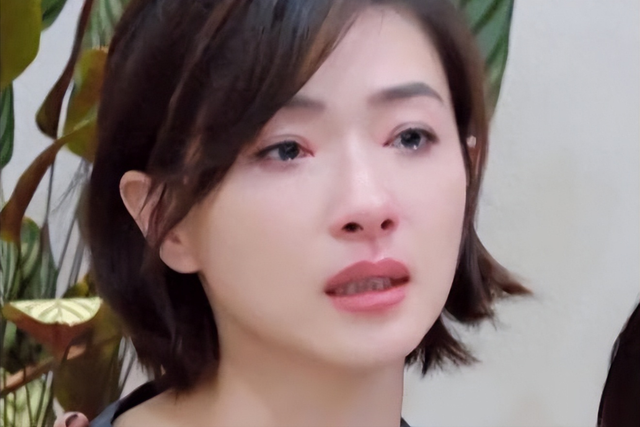 不婚主义万茜终沦陷,为爱冒险产子,神秘摄影师老公成最大依靠