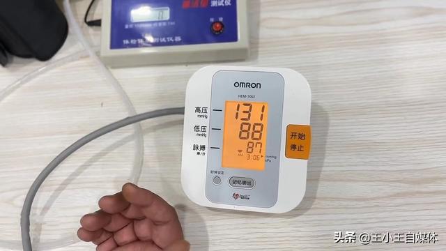 网红胖猴子已减重100斤,胸围高达164cm,腰围比自己身高还多