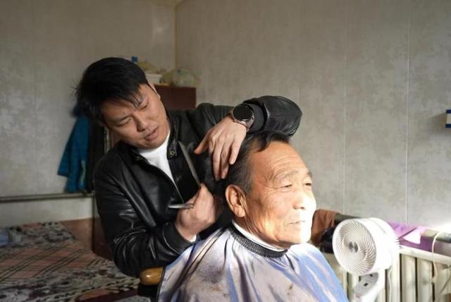 商户化身解忧人  大兴区北臧村镇商业联盟这样弘扬雷锋精神