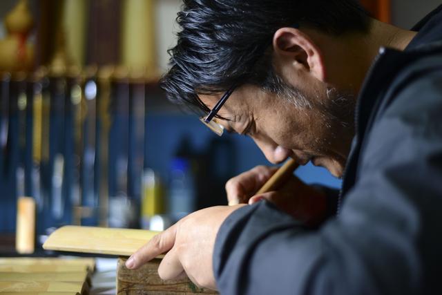 刘连学和他的留青竹刻