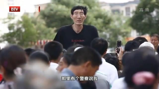 56岁娶妻,不顾医生反对强行生子,“巨人”鲍喜顺现在过得怎样?