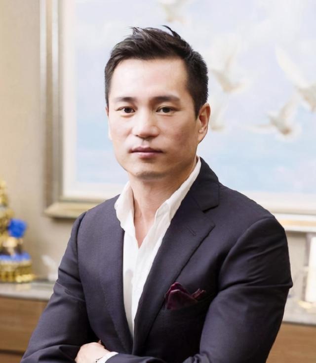 李承铉没娶安以轩亏了？豪门“安公主”开挂嫁百亿老公生一双儿女