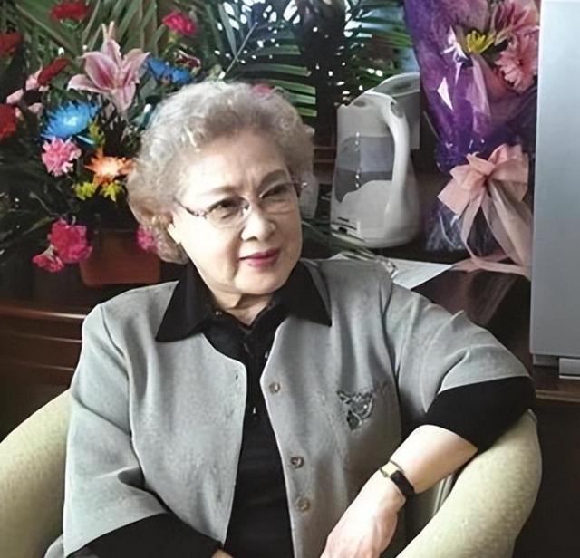 娱乐圈最命苦的演员!秦怡:亲妹夺夫,子患重疾,母女反目成仇