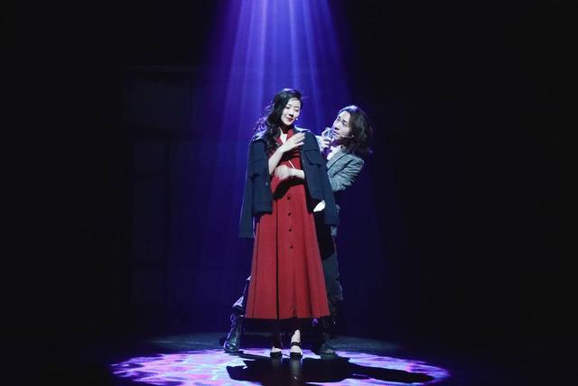 从影视表演到话剧《贼想得到你》川籍演员黄梦莹:有一种回炉再造的感觉|封面会客厅