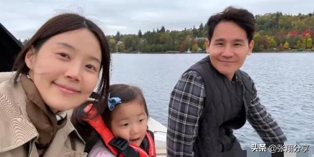 韩智慧和检察官老公带女儿出国旅行,女儿乖巧可爱一家人好幸福