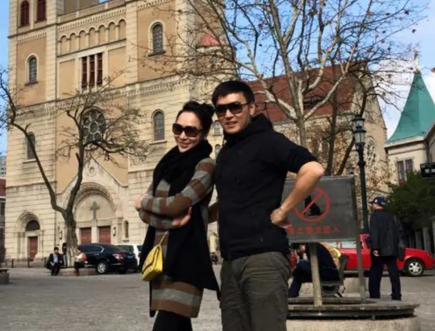 焦恩俊的“混乱”情史,和夺走他财产、女儿的“心机前妻”
