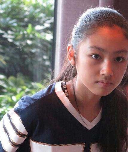 任达华女儿写真照曝光,14岁气质颜值出众,遗传妈妈的好身材