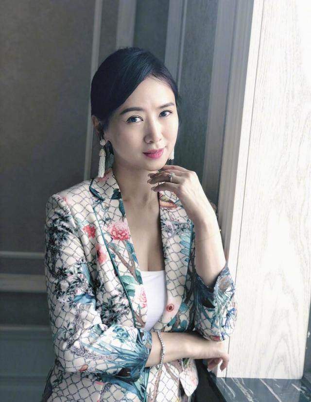 情欲交织,港片巅峰!任达华翁虹携手铸就香港情色影史传奇