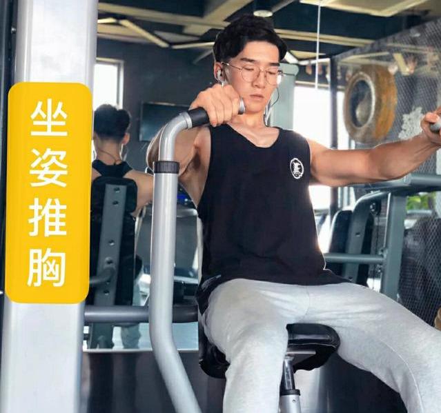 意大利猛男医生,外形酷似海王,脱下白大褂露出腹肌荷尔蒙爆棚