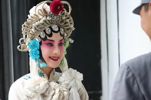 “电视圈景甜”李依晓的20年成名史,和她的隐秘情史