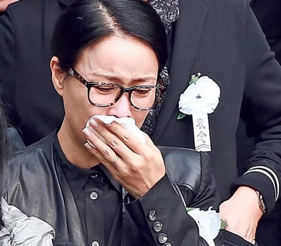 那英:被恩师说是猪脑子,生完孩子后被男友抛弃,恶评刀郎,真假