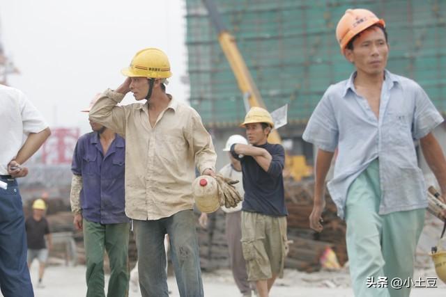 乡镇公务员男少女多正在失调,在特殊工作中还要“优先照顾女士”