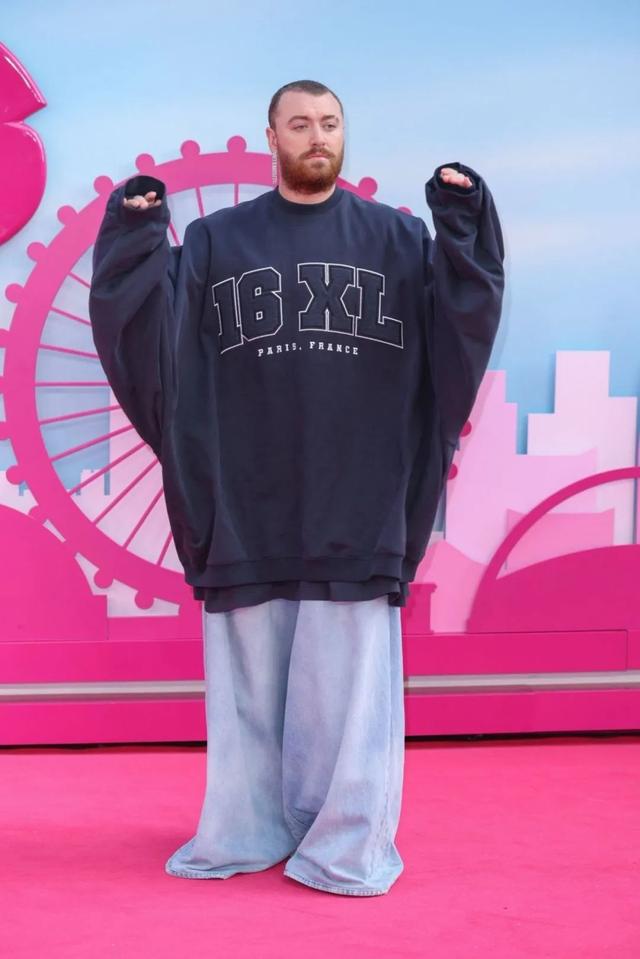 拥有风趣性格、完美身材和容貌的英国歌手 Sam Smith