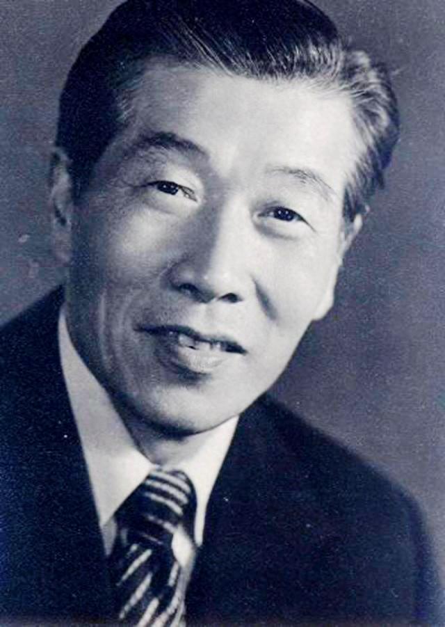 他独立执导《庐山恋》,捧红新人张瑜郭凯敏,90岁去世让人怀念