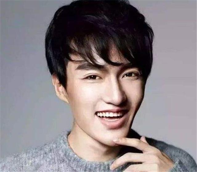 肖骁为什么那么娘 肖骁的个人资料简介 肖骁自曝眨眼睛原因