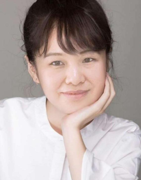 传说在西方有一个女神,专门收购小孩子掉的乳牙,名曰“牙仙女”