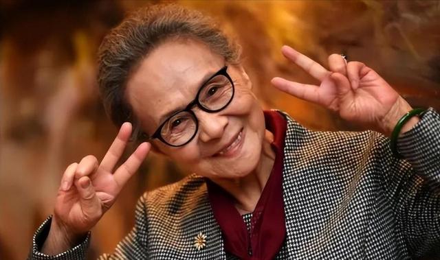 越“老”越美的6位女星,年轻时平平无奇,年纪大了反而美了