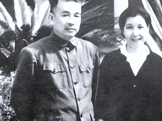 73年,曾志给毛主席写信:我是最早的红军,现在却没有一套军装