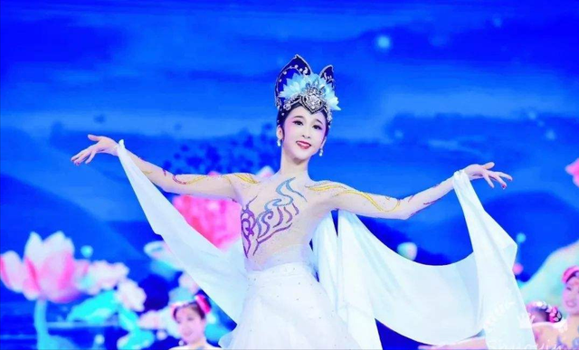 14年前,那个在奥运会上“顶替刘岩”独舞的殷硕,如今怎么样了?