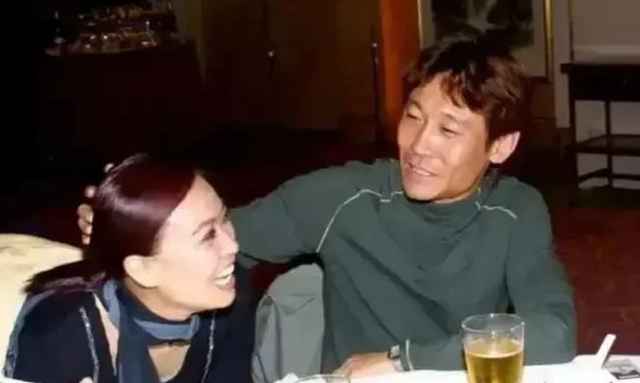 那英:被恩师说是猪脑子,生完孩子后被男友抛弃,恶评刀郎,真假