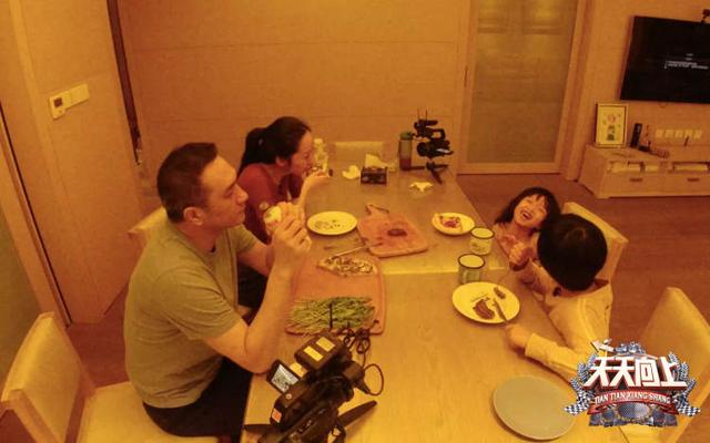“虎妈”带娃也崩溃,章龄之回应教育方式:我熬过来了