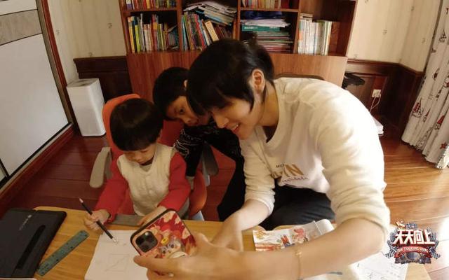 “虎妈”带娃也崩溃,章龄之回应教育方式:我熬过来了