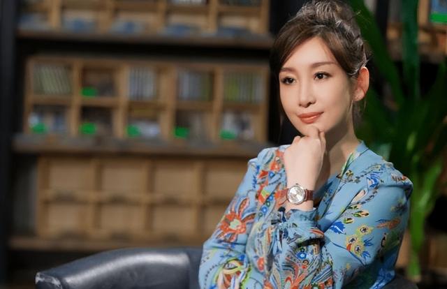 越“老”越美的6位女星,年轻时平平无奇,年纪大了反而美了