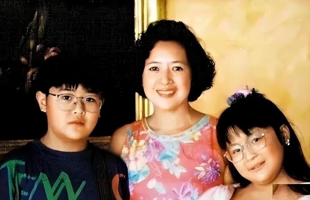 刘銮雄3个女儿：长女41岁无人敢追，次女改名，小女儿6岁身价80亿