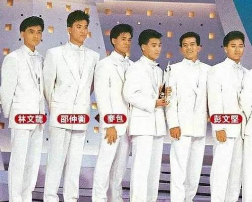 他是表情包的“梁非凡”,今年52岁,不当演员改行去送货