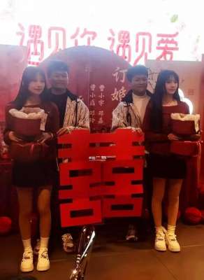 孪生姐妹(18岁双胞胎姐妹和双胞胎兄弟订婚官方回应：可办婚宴不能领证)