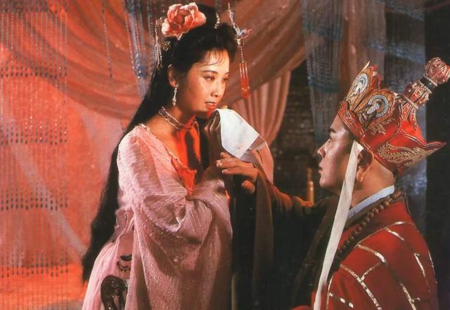 豆瓣评分9分以上的5部经典剧,《潜伏》上榜,有两部重播了3000遍