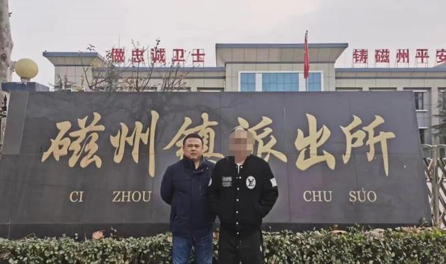 男子高铁吸烟摆拍,还发短视频!警方出手
