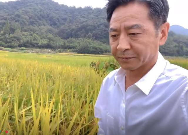 演员郭晓峰:回山东农村居住,妻子漂亮俩女儿可爱,弟弟是郭晓东