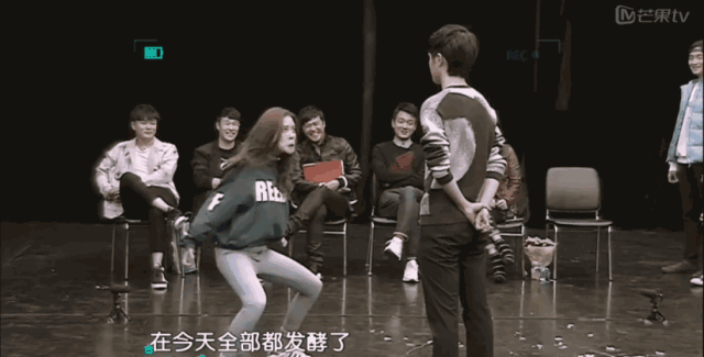 她是《恋爱先生》里抢眼的长腿精，竟然也能放下包袱扮丑耍宝？