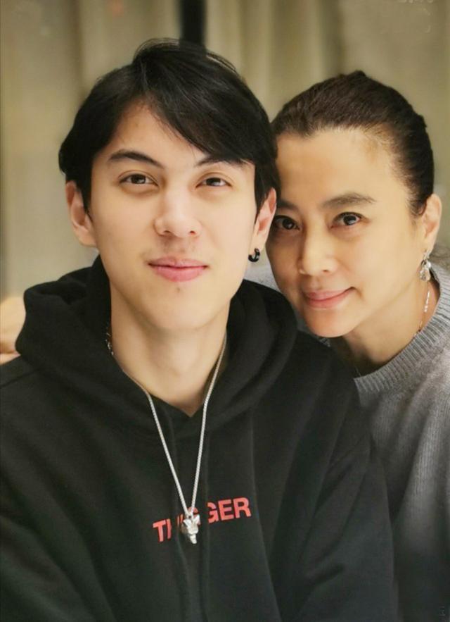 李玲玉和丈夫杰瑞:过去的婚姻有阴影,让外国丈夫内心饱含委屈