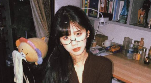 替吸血父母还债,供养同父异母的弟弟,网红“井川里予”为何能忍