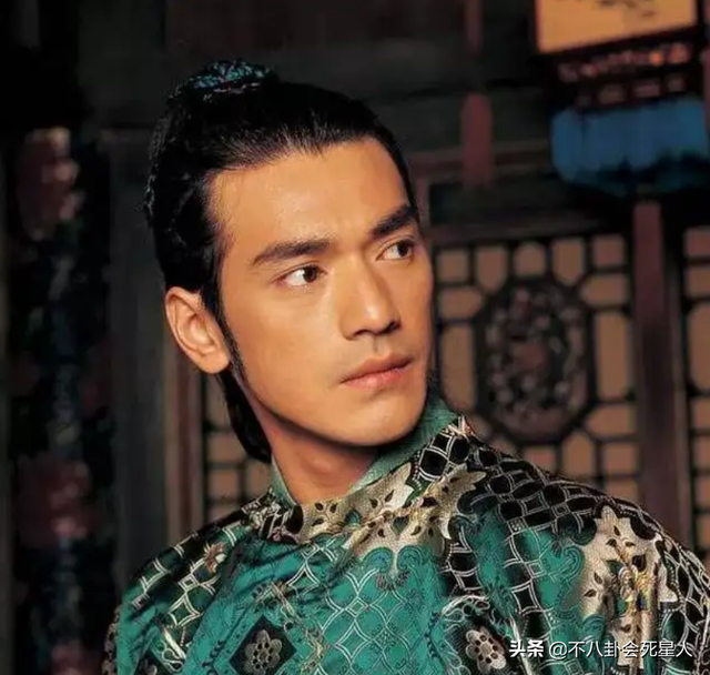 割了双眼皮就判若两人,这6位明星动脸太成功了