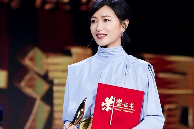 不婚主义万茜终沦陷,为爱冒险产子,神秘摄影师老公成最大依靠