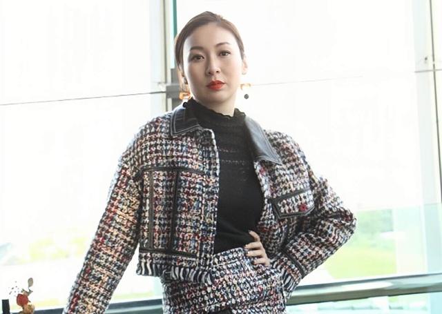 TVB知名女星新剧牺牲好大,床戏长达一分钟,被同剧壮男狂亲