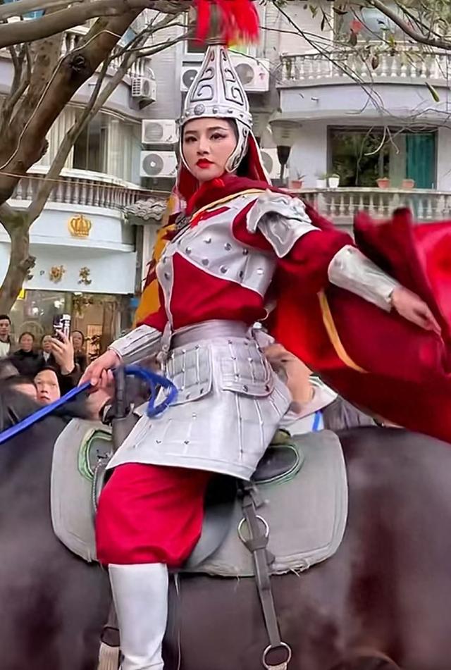 土家族女战神!巾帼英雄秦良玉:白杆兵横扫天下,万寿山镌刻忠魂