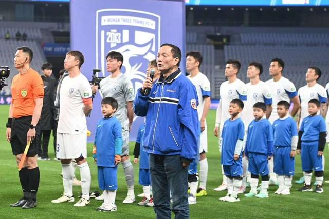 申花主场球市火爆，七旬球迷“乔老爷”对申花高层说了啥？