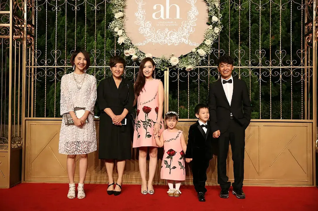 黄晓明夫妇婚礼复盘:3对夫妻离婚,2对情侣分手,TF变化大