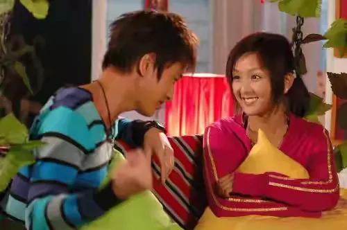 11年后再看何洁释小龙,她疑怀4胎又传婚变,他资产上亿娇妻在怀