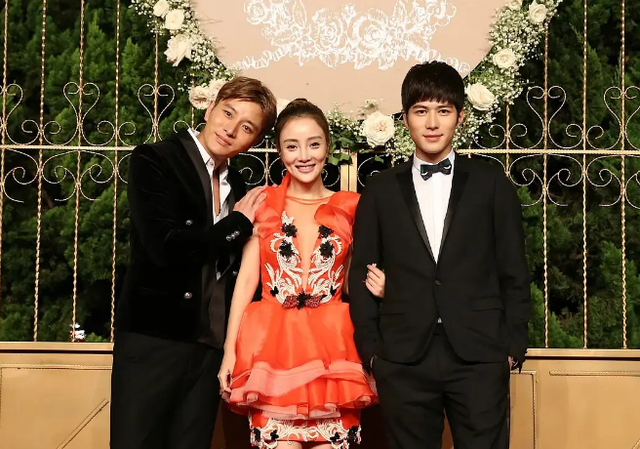 黄晓明夫妇婚礼复盘:3对夫妻离婚,2对情侣分手,TF变化大